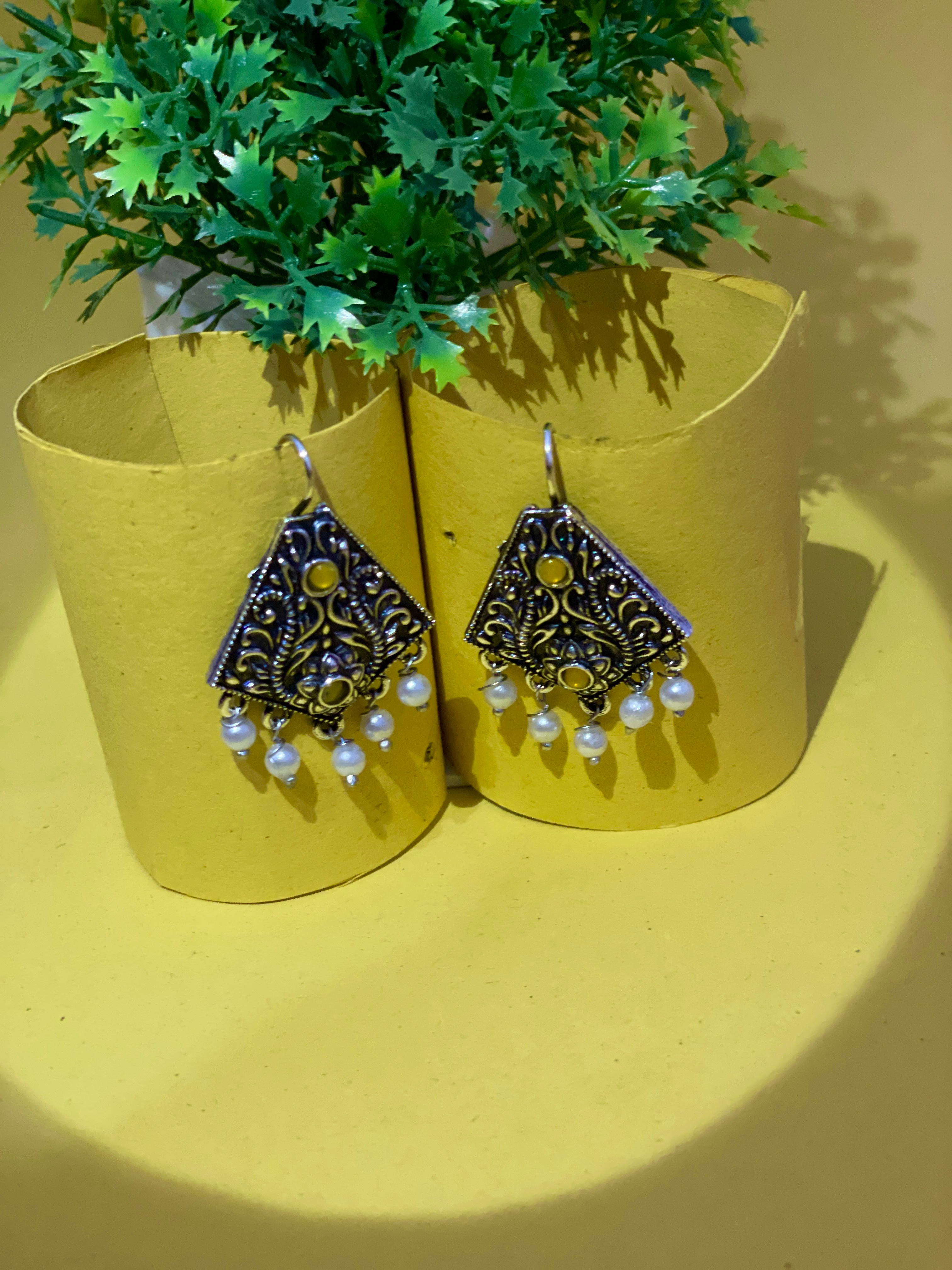 Luxurious zumkas For Women Floral Vintage Design Traditional Drop Jhumke For Women Girls